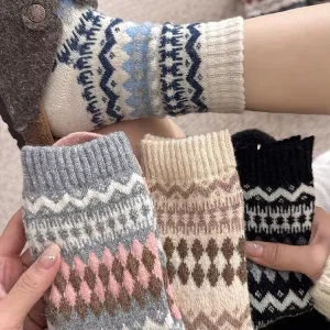 Autumn Winter Retro Warm Ethnic Style Casual Fashion Polyester Fiber Women’s Mid-Calf Thickened Geometric Pattern Socks