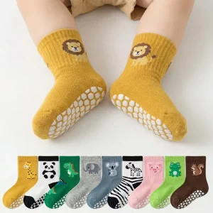BIlu OEM ODM Custom Cute Pattern Anti Slip Big Kids Socks Cotton Grip Socks for Boys and Girls