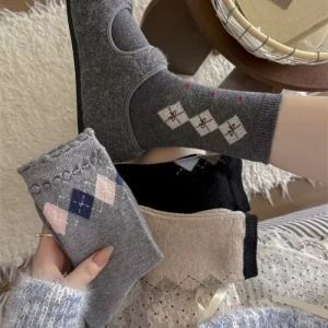Boneless Wool Socks for Women Thickened and Warm for Autumn and Winter School-style Diamond-shaped Bow Pile Socks for Women