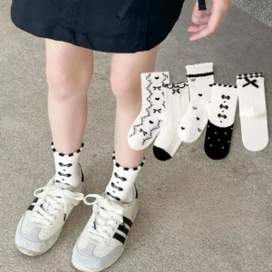 Comston Hand Drawn Cute Baby Disposable Eco Friendly Anti Bacterial Breathable Anti Slip Quick Dry Snagging Resistance No Socks