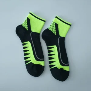 Custom Latest High Quality Tech Infused Minimalist Stylish Sports Socks Comfortable Breathable Quarter Sports Socks