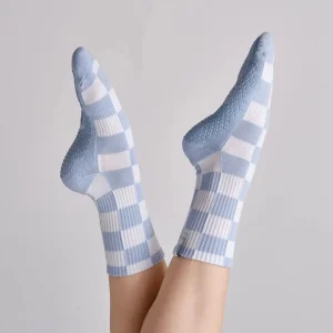 Custom Logo Design Checkerboard Pilates Crew Grip Socks Jacquard Non Slip Yoga Socks with Gingham Pattern for Studio and Barre