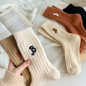 Custom Logo Embroidery Letter Design Cotton Winter Ins Trendy Terry Warmth B Letter Cotton Crew Women Socks