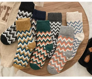 Custom Unisex Merino Wool Crew Socks Winter Warm Wool Socks With Lovely Logo Black Bottom Body Cuff Logo Position for Ladies