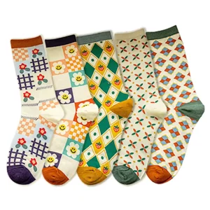Fashionable Design Women’s Spring Casual Breathable Sweat Absorbent Knitted Cotton Crew Socks for Daily Use