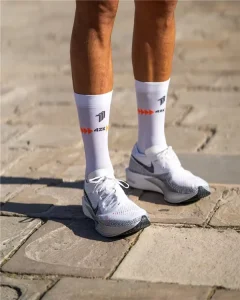 Free Sample Custom Logo Running Socks High Elastic Nylon Coolmax Sports Socks Premium Crew Running Cycling Socks Men