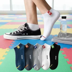 High Comfortable Men’s Sports Ankle Socks Breathable Jacquard Logo Design Soft White Jacquard Letter Good for All Seasons