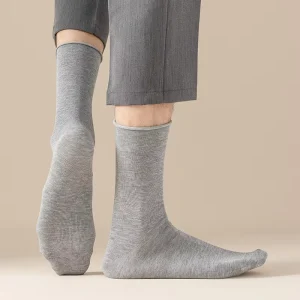 High Grade Casual Cotton Mid Calf Socks Solid Color Knitted Sport Socks with Rolled Edge and Crew Logo Body Position