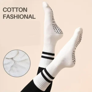 High Quality Crew Sports Cotton Women Yoga Grip Socks Pilates Ladies Plain Solid Thick Terry Non Slip Socks