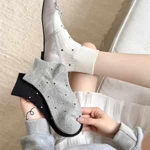 High Quality Women’s Casual Autumn Regular Solid Color Cotton Floral Crew Length Quick Dry Breathable Socks White Boneless