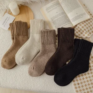 Hot Selling Winter Solid Colors Standard Thermal Crew Women Breathable Knitted Socks 95% Palyester Terry Warm Socks