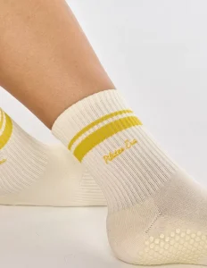 Low Moq Studio Cream Vanilla Pilates Reform Socks Custom Pilates Socks