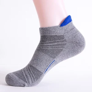 Men’s Striped Ankle Knitted Sports Socks Basketball Running Non Slip Thickened ODM Supply