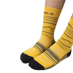 Merino Wool High Quality Crew Socks Knitted Anti Bacterial Moisture Wicking Breathable Autumn Standard Thickness Anti Slip