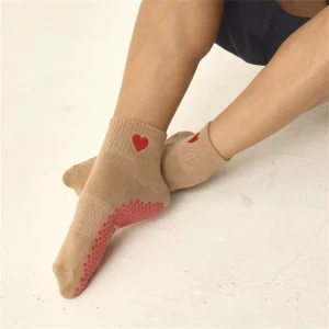 OEM Custom Pilates Grip Socks Colorful Brown Red Heart Flower Pattern Anti Slip Grip Yoga Socks Fashion Dance Pilates Club Socks