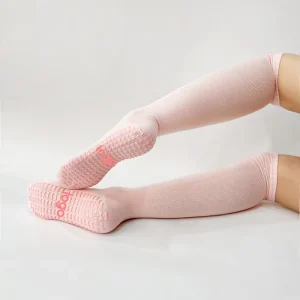 OEM High Quality Cotton Grip Over Knee Pilates Socks Anti Slip Knee High Yoga Socks for Sports Running Dance Barre for Woman