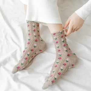 Spring Autumn Casual Comfort Women’s Middle Socks Cute Retro Sweet Women’s Socks Fashion Versatile Women’s Socks