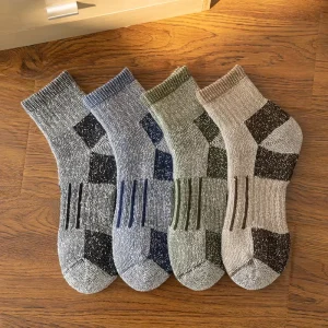Winter Thick Wool Socks Mens Vintage Heavy Knit Thermal Crew Socks Warm Terry Boot Socks for Cold Weather