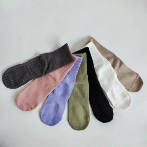 Women’s Customized Logo Winter Sport Socks Non Slip Crew Bottom Knitted Socks Anti Slip Grip Yoga Dance Pilates Cuff for Spring