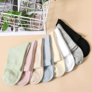 Women’s Men’s Youth Autumn Crew Socks Anti-Bacterial Breathable Casual Solid Knitted Cotton Yarn Non-Stinky Sports Socks