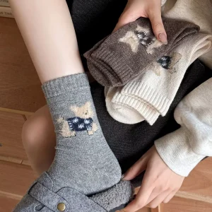 Women’s Mid Tube Socks Thickened Warm Wool Cartoon Cute Bear Design Crew Length Knitted Anti-Bacterial Wool Socks