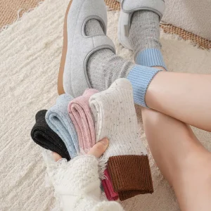 Women’s Wool Socks Mid-Calf Style Thickened Warm Knitted Daily Use Retro-Style Regular Socks for Winter