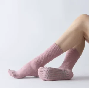 Women’s Yoga Socks Custom Logo Cotton Non slip Crew Athletic Socks Grip Fitness Pilates Socks for Autumn and Winter